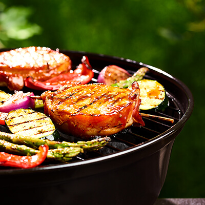 Homemade BBQ pork tournedos with seasonal vegetables - Les Marchés Traditions