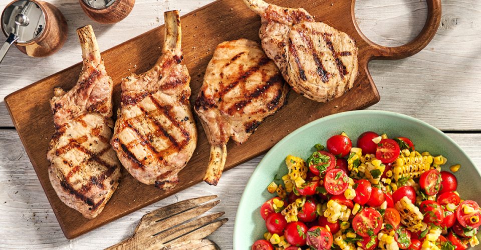 Grilled pork chops with corn salad - Les Marchés Traditions