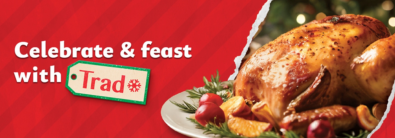 Celebrate & feast with Trad* ». Une dinde rôtie sur un plat avec des garnitures, sur un fond rouge et de Noël.